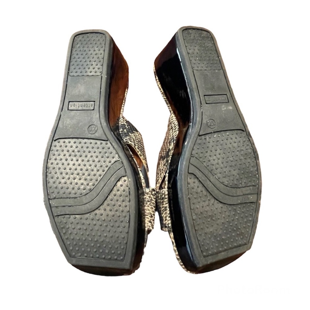 Attention Snakeskin Style 2.5” Heeled Open Toe Sandals - Size 10 - Picture 3 of 8